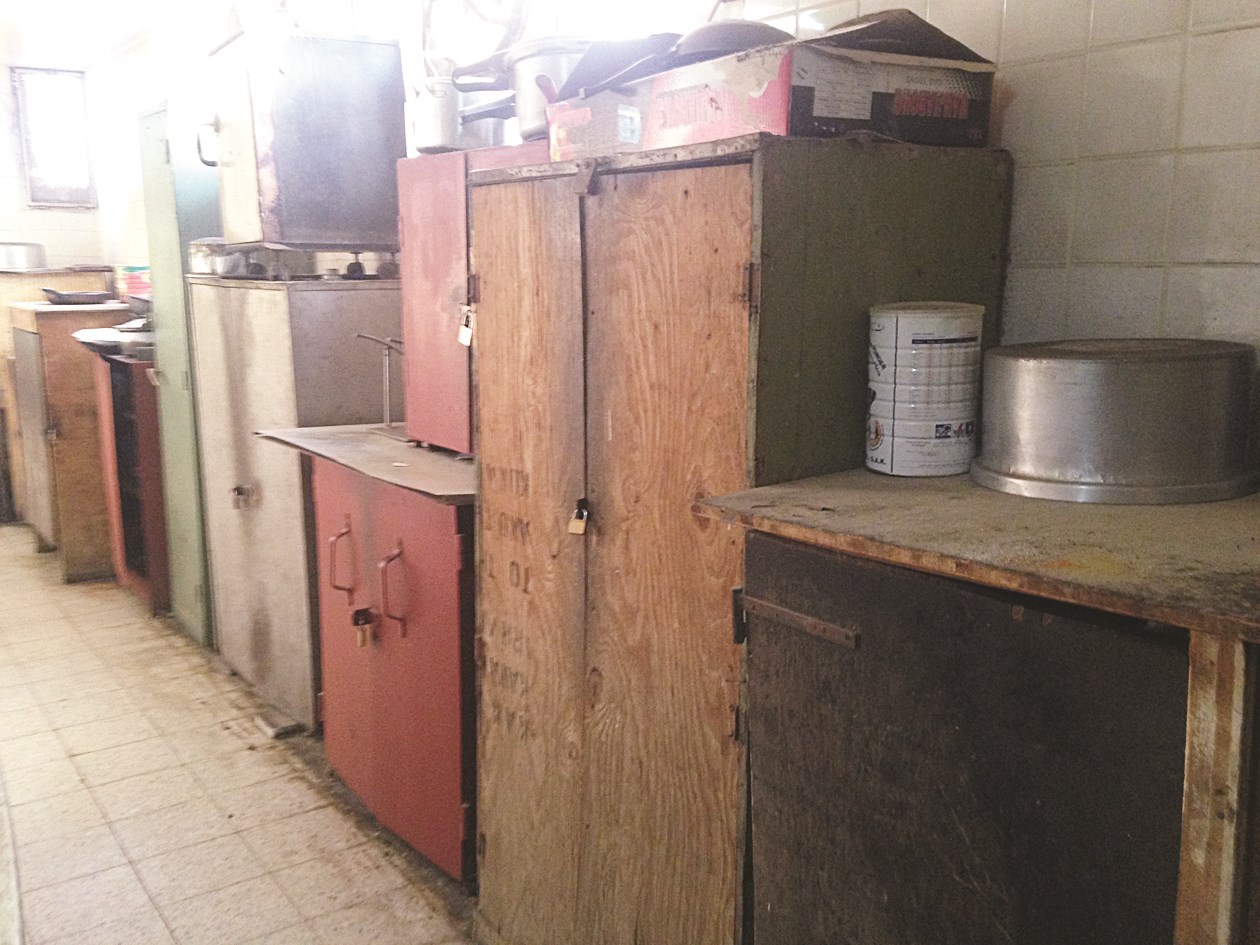 صناديق مقفلة بالحديد ... وخرائب وفوضى