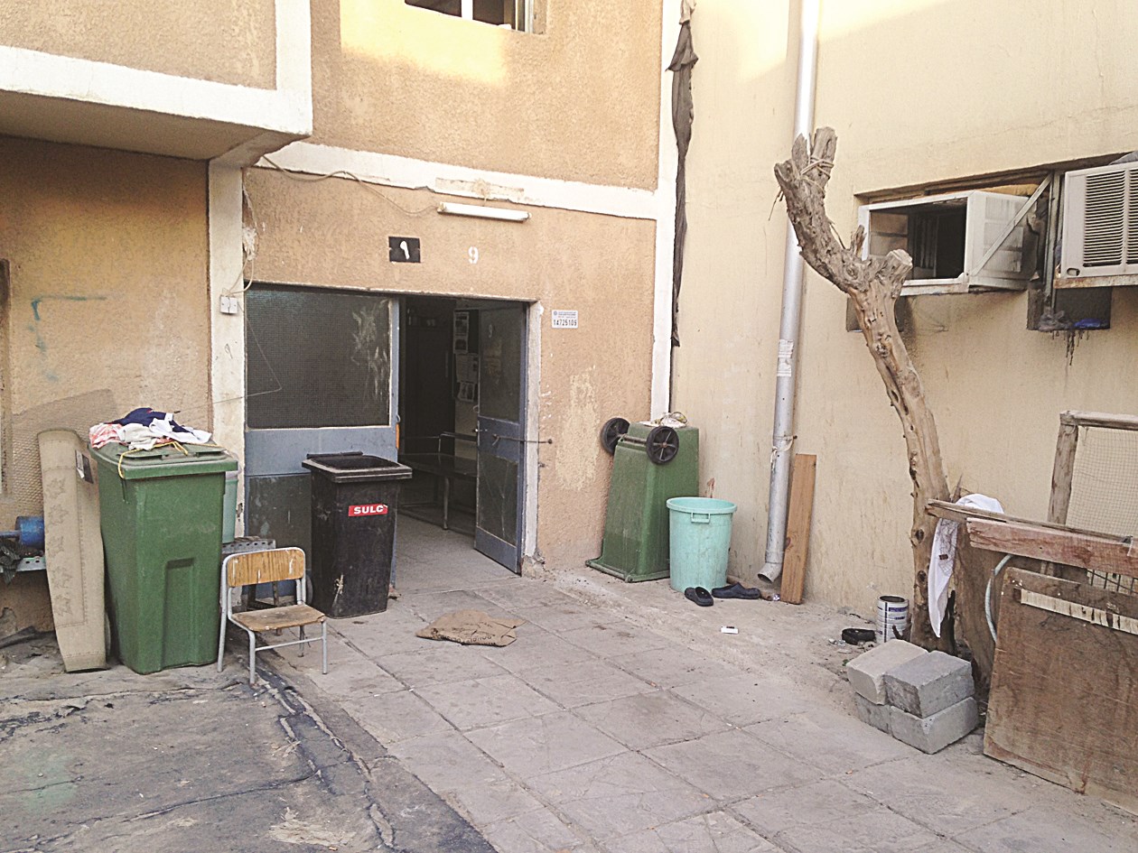 مدخل أم مخرج هروب؟