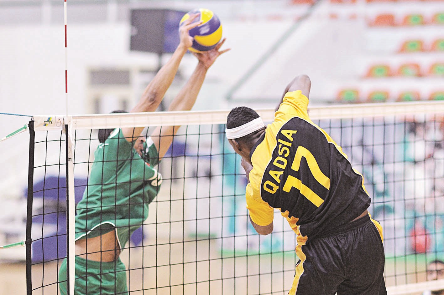 u0646u062cu0645 u0627u0644u0642u0627u062fu0633u064au0629 u0633u0639u062f u0635u0627u0644u062d u064au0636u0631u0628 u0628u0642u0648u0629 u0623u0645u0627u0645 u0627u0644u0639u0631u0628u064a ( u062au0635u0648u064au0631 u062cu0627u0633u0645 u0628u0627u0631u0648u0646 )