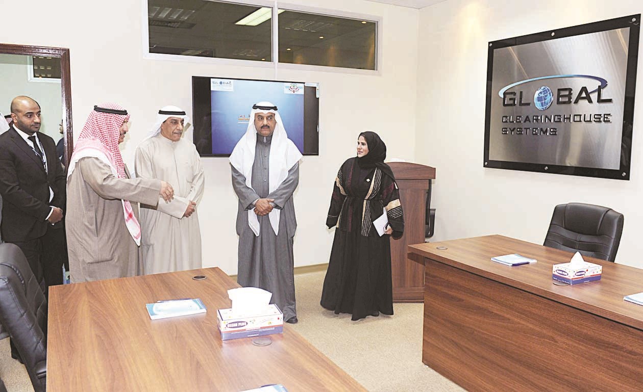 جولة داخل إحدى قاعات المركز