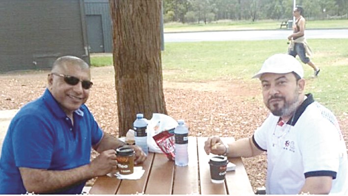 طلال الفهد وبدر القبندي على هامش تدريب المنتخب