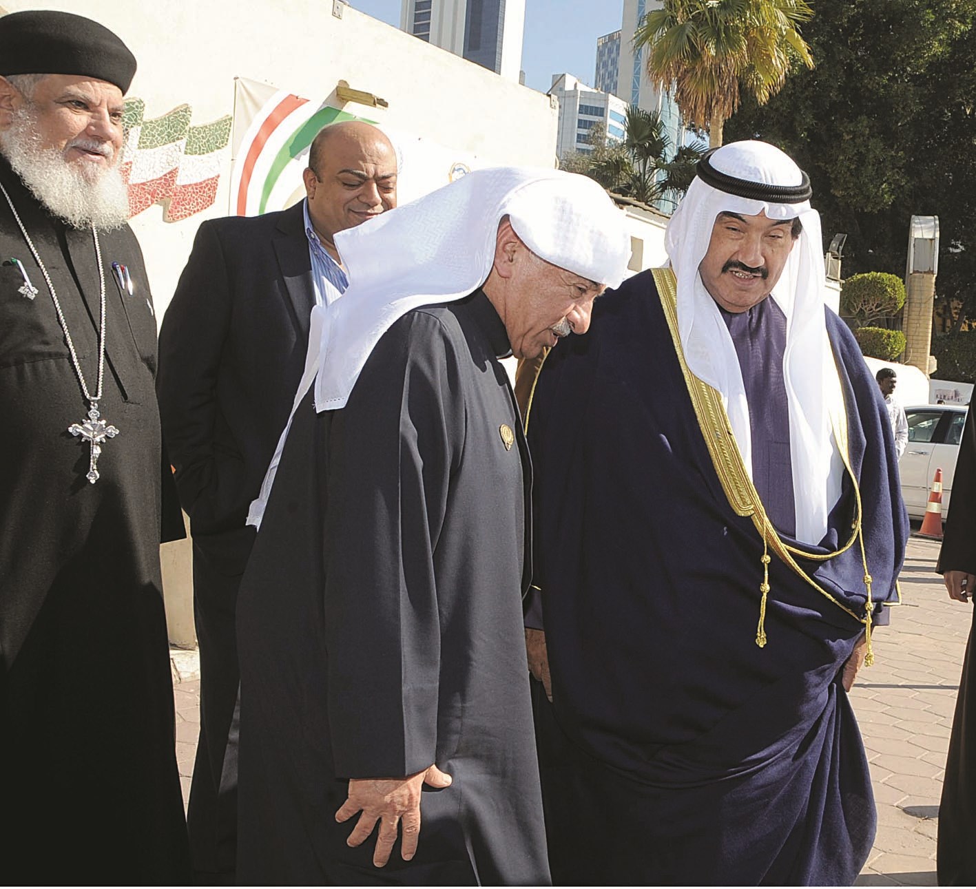 ناصر المحمد والقس غريب في الكنيسة الانجيلية (تصوير جلال معوض)