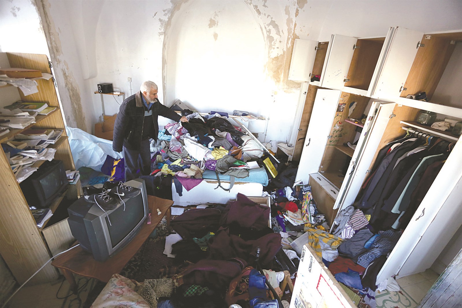 u0641u0644u0633u0637u064au0646u064a u064au0639u0627u064au0646 u0627u0644u0623u0636u0631u0627u0631 u0641u064a u0645u0646u0632u0644u0647 u0641u064a u0646u0627u0628u0644u0633 u0628u0639u062f u0645u062fu0627u0647u0645u062au0647 u0645u0646 u0642u0628u0644 u0642u0648u0629 u0627u0633u0631u0627u0626u064au0644u064au0629 u0623u0645u0633 (u062f u0628 u0627)