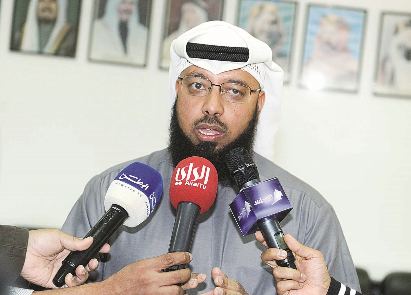 u0627u0644u062fu0648u064au0633u0627u0646 u064au062au062du062fu062b u0641u064a u0627u0644u0645u0624u062au0645u0631 u0627u0644u0635u062du0627u0641u064a (u062au0635u0648u064au0631 u0632u0643u0631u064au0627 u0639u0637u064au0629)