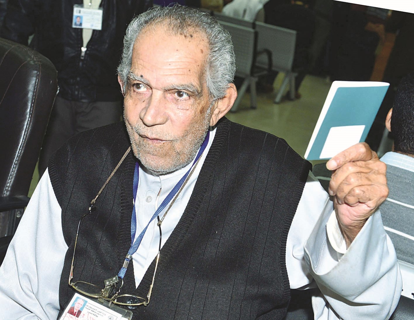 ... ومسن يرفع جواز سفره قبل دفع الغرامة