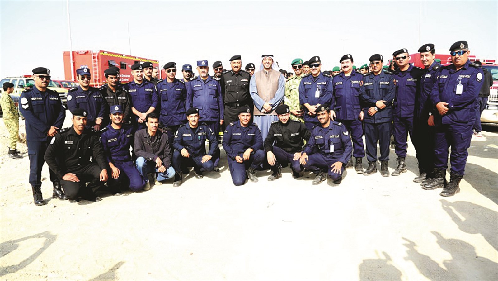 العبد الله متوسطاً المشاركين في التمرين الوهمي