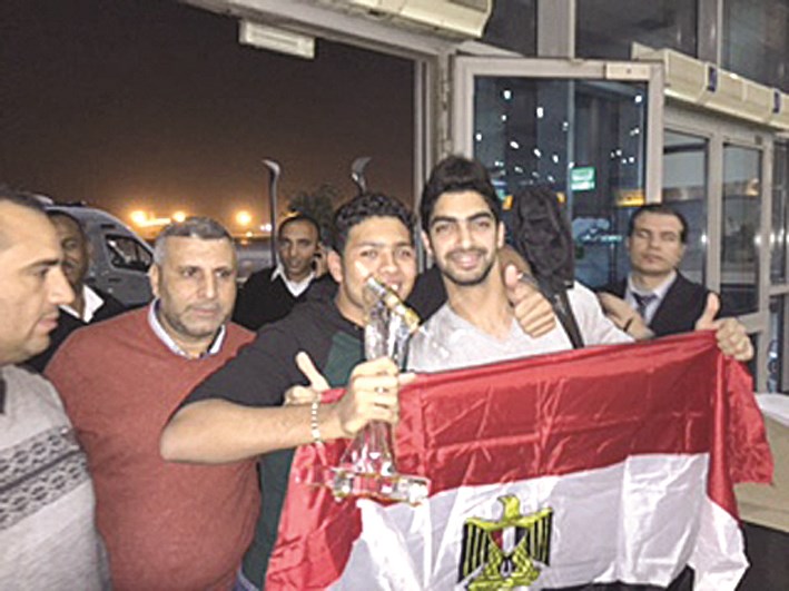 u0634u0627u0647u064au0646 u064au062du0645u0644 u0639u0644u0645 u0645u0635u0631 u0644u062fu0649 u0648u0635u0648u0644u0647 u0645u0637u0627u0631 u0627u0644u0642u0627u0647u0631u0629