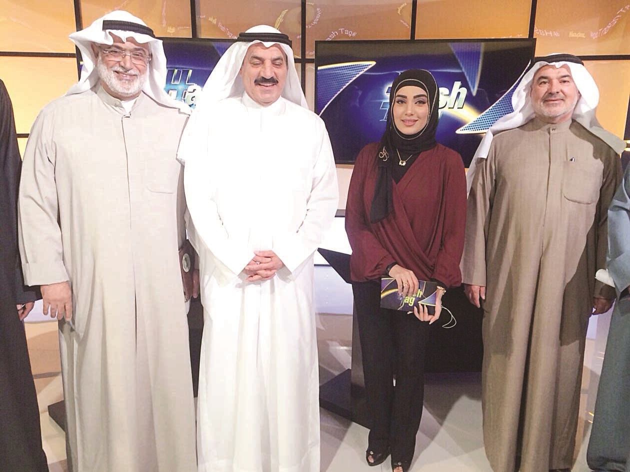 الشمالي مع النائب صالح عاشور والنائب عبدالله المعيوف واللواء الركن بحري متقاعد علي دشتي