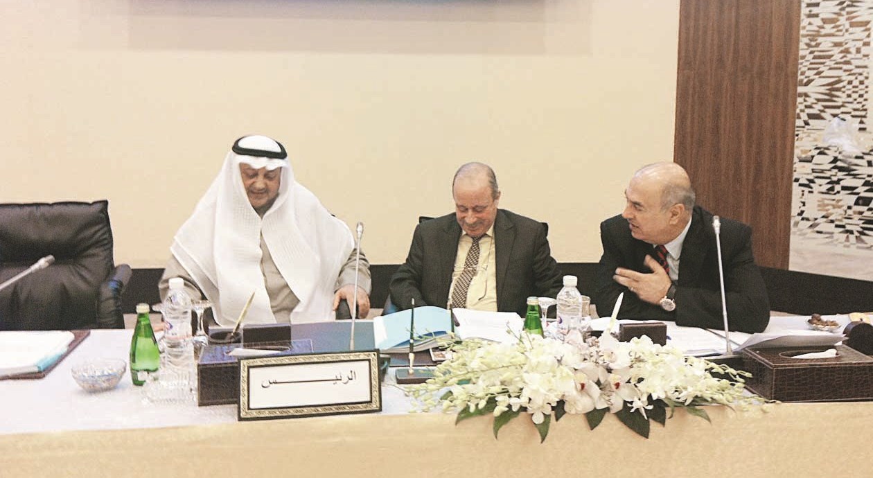 u0627u0644u0639u0648u0627u0634 u0641u064a u0627u062cu062au0645u0627u0639 u0627u0644u0644u062cu0646u0629 u0627u0644u0625u062fu0627u0631u064au0629     (u062au0635u0648u064au0631 u0632u0643u0631u064au0627 u0639u0637u064au0629)