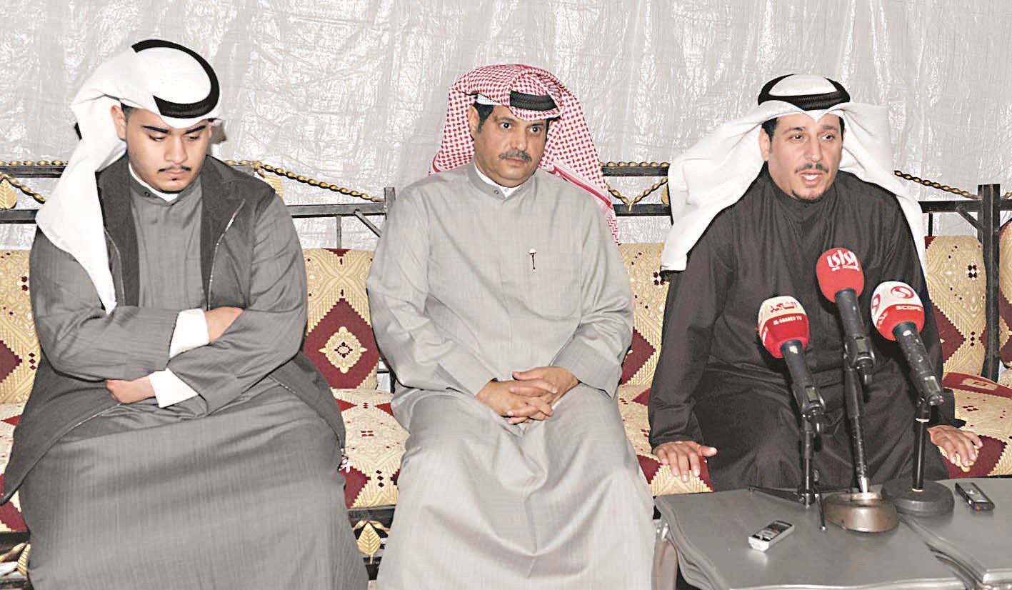 u0627u0644u062fu064au062du0627u0646u064a u0648u0634u0645u0644u0627u0646 u0648u0648u0627u0644u062fu0647 u062eu0644u0627u0644 u0627u0644u0645u0624u062au0645u0631 u0627u0644u0635u062du0627u0641u064a (u062au0635u0648u064au0631 u0646u0627u064au0641 u0627u0644u0639u0642u0644u0629)