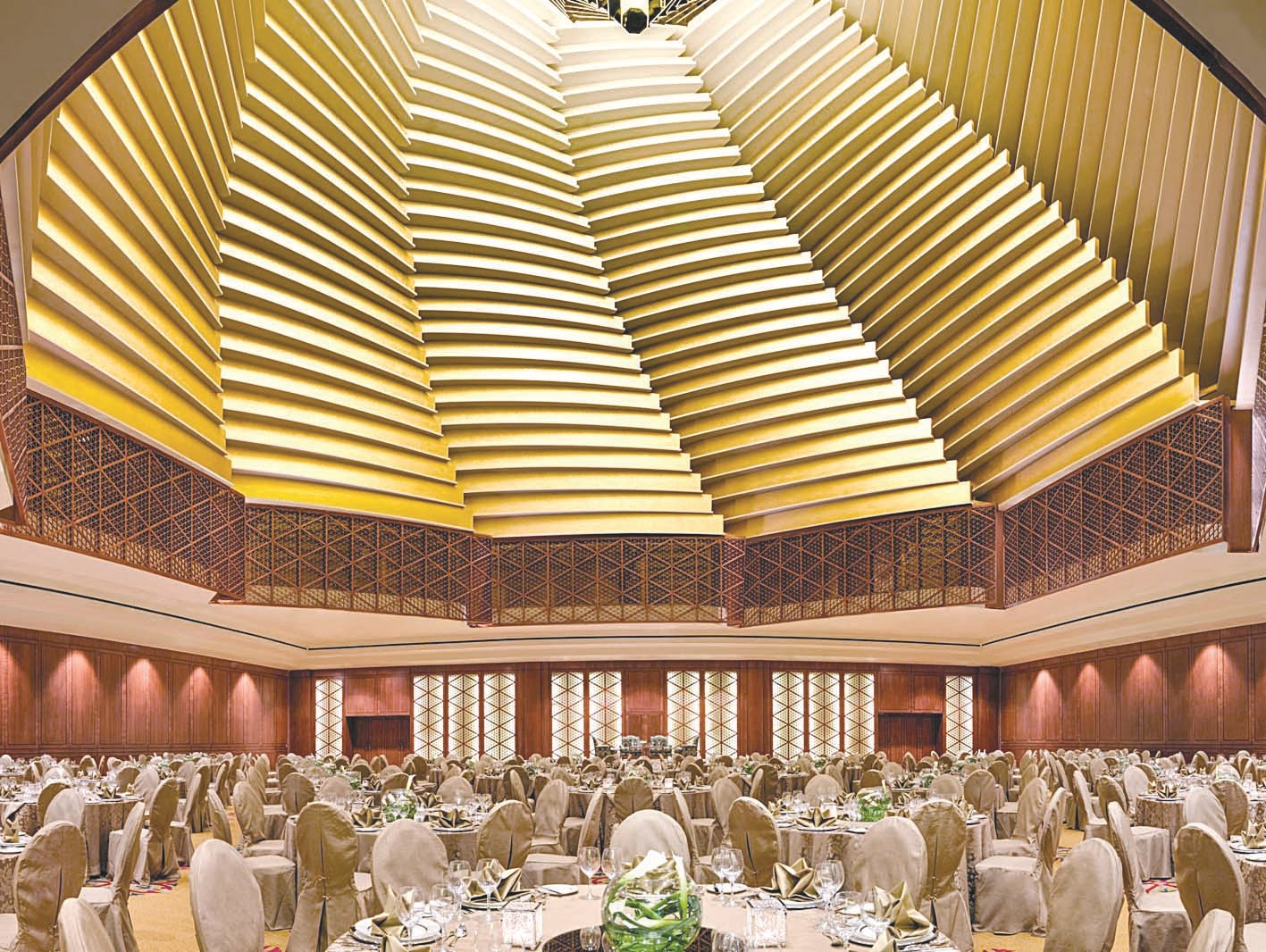 u0642u0627u0639u0629 u0641u062eu0645u0629 u0644u0644u0623u0641u0631u0627u062d