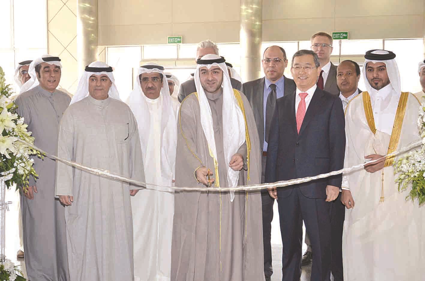 u0627u0644u0648u0632u064au0631 u064au0627u0633u0631 u0623u0628u0644 u064au0642u0635 u0634u0631u064au0637 u0627u0644u0627u0641u062au062au0627u062d (u062au0635u0648u064au0631 u062cu0644u0627u0644 u0645u0639u0648u0636)