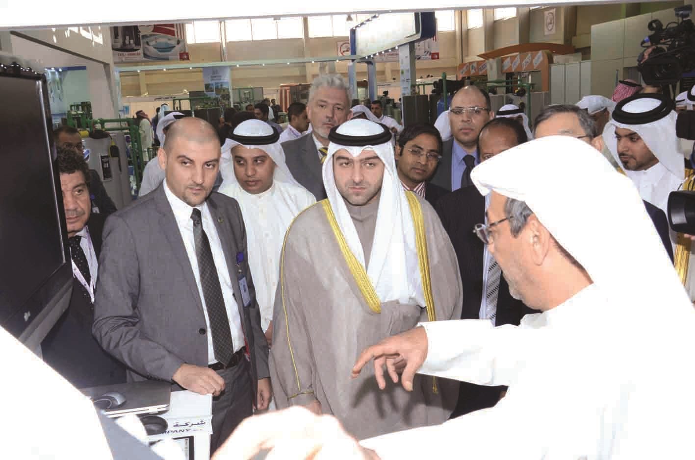 ... ويتابع شرحاً عن محتويات المعرض