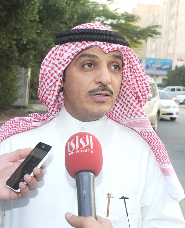 فهد القريفة يشرح معاناة الأهالي