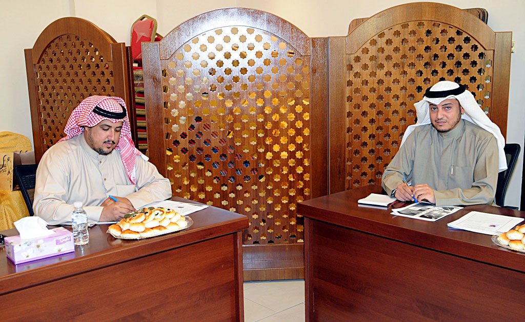 u0627u0644u0637u0648u064au0644 u0645u062au062du062fu062bu0627u064b u0641u064a u0627u0644u0645u0624u062au0645u0631 u0627u0644u0635u062du0627u0641u064a (u062au0635u0648u064au0631 u0643u0631u0645 u0630u064au0627u0628)