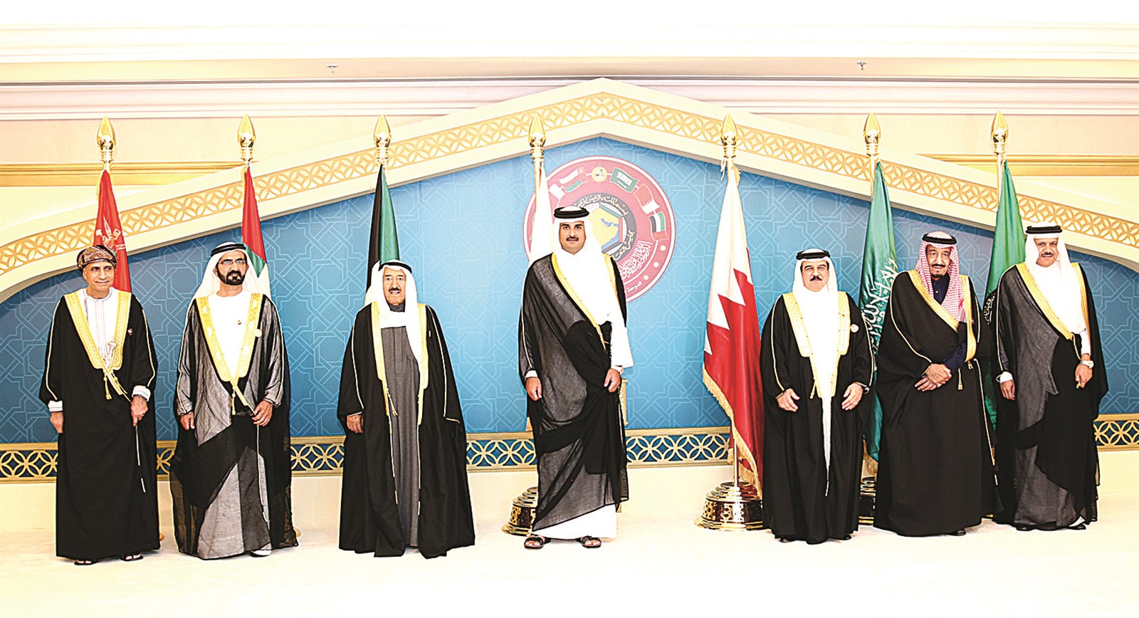 صورة جماعية لقادة ورؤساء وفود دول المجلس في قمة الدوحة