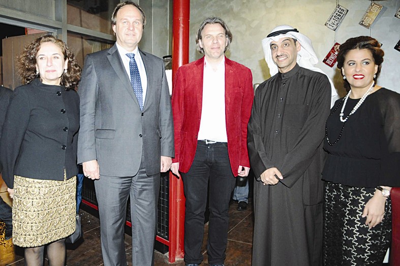 مايكل يتوسط محمد العنجري وحرمه والسفير الألماني وحرمه  (تصوير كرم ذياب)