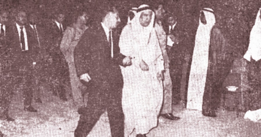 الشيخ عبدالله السالم وأحمد حسن البكر أثناء مأدبة في قصر الشعب