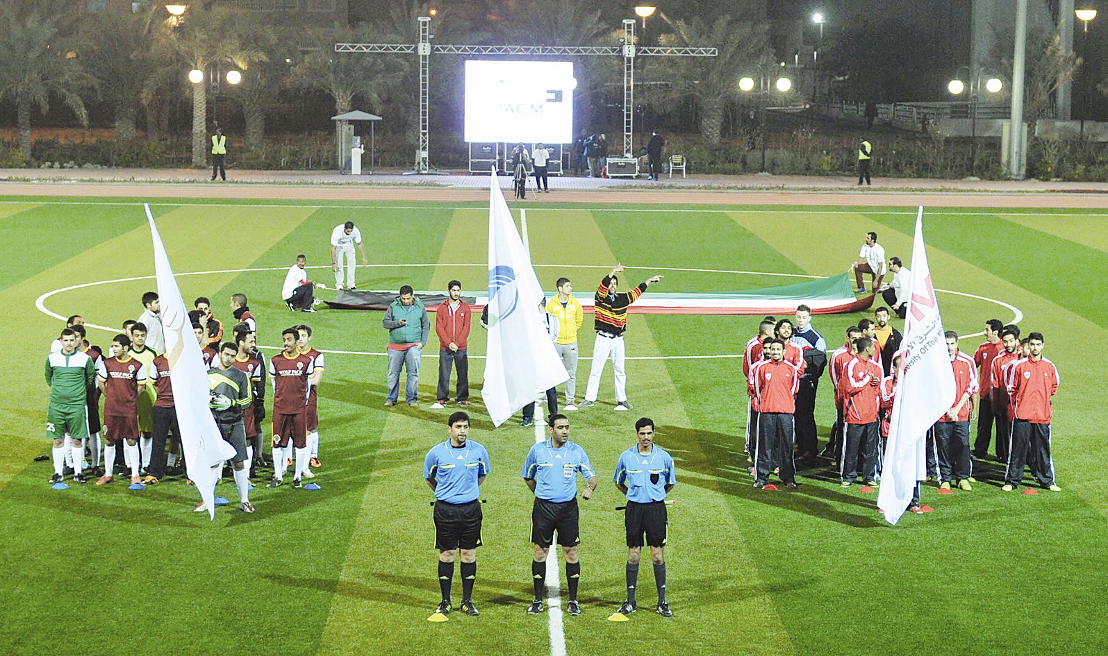 اللاعبون في طابور العرض (تصوير نور هنداوي)