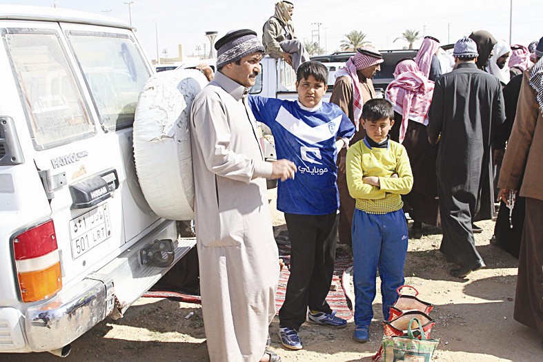 أطفال في سوق الفقع