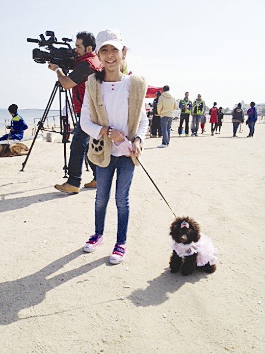 مريم القطان مع كلبها «إيزابيل»
