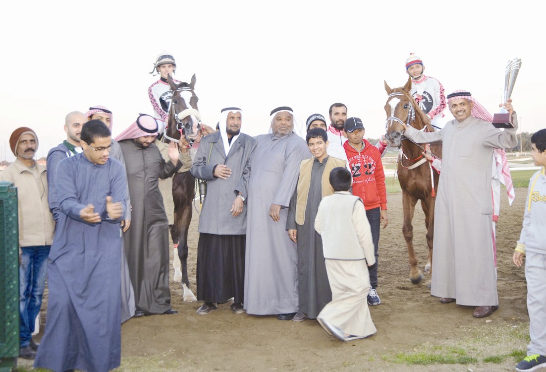 ربع الإسطبل يحتفلون بالكأس