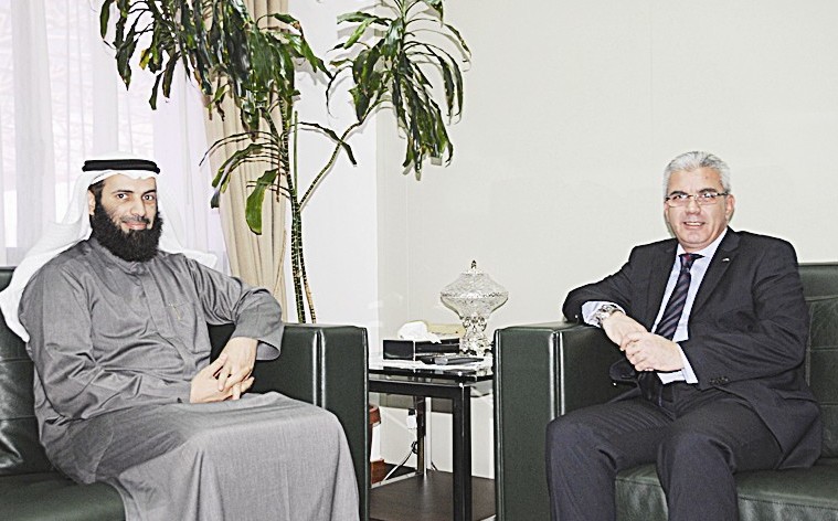 u062cu0627u0646u0628 u0645u0646 u0645u0628u0627u062du062bu0627u062a u0627u0644u0639u062cu0645u064a u0645u0639 u0637u0647u0628u0648u0628