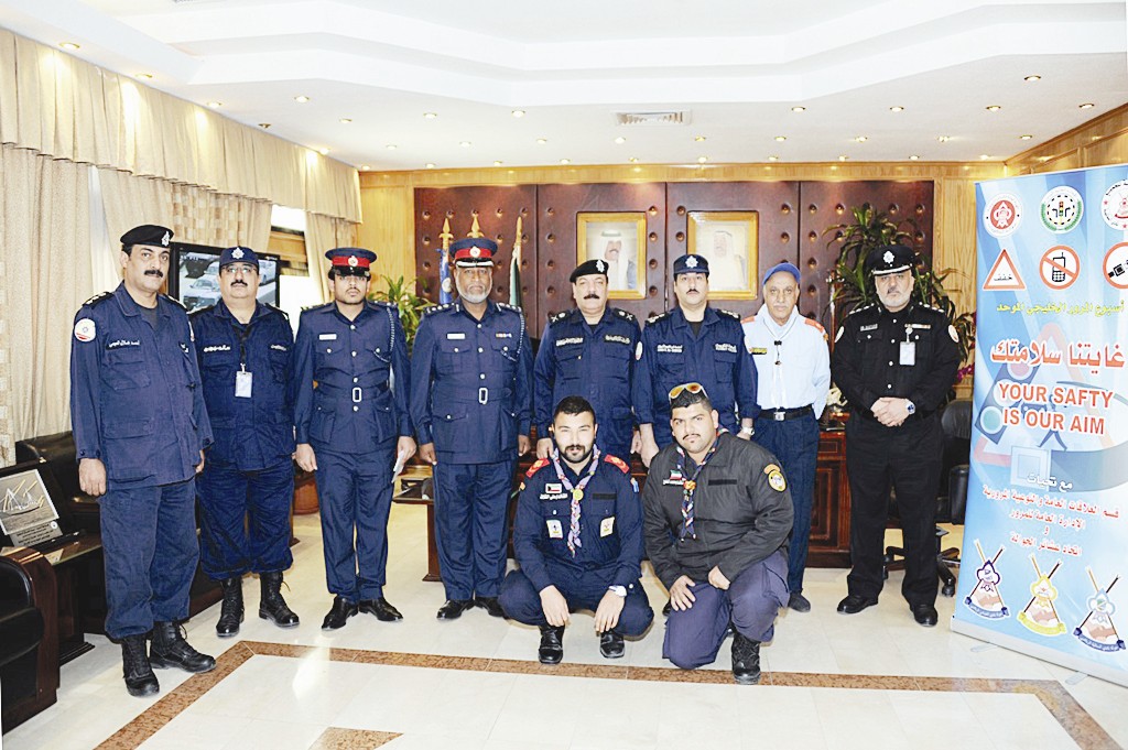 العلي متوسطاً الوفد البحريني