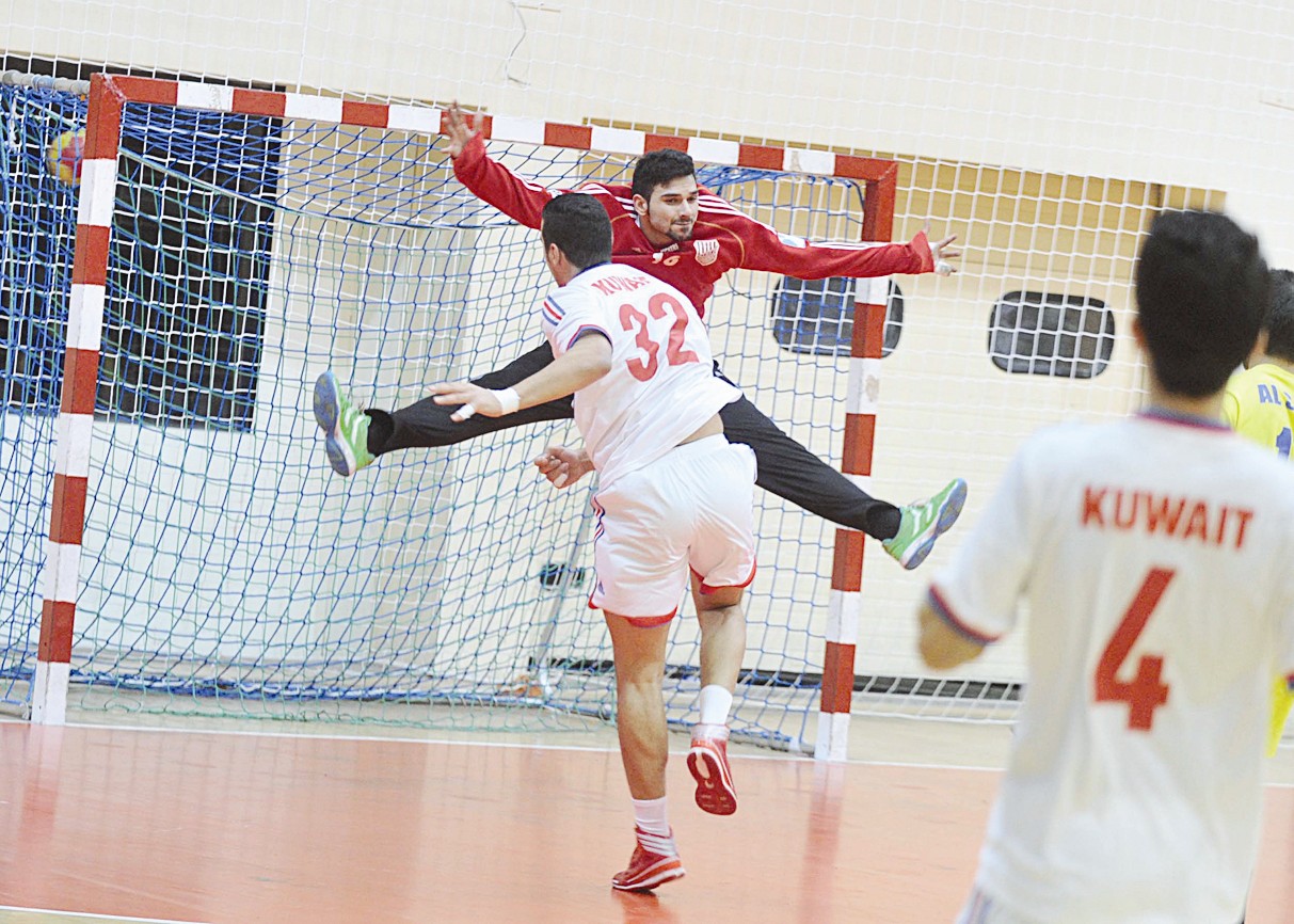 u0646u062cu0645 u00abu0627u0644u0643u0648u064au062au00bb u0639u0628u062f u0627u0644u0631u062du0645u0646 u0627u0644u0628u0627u0644u0648u0644 u064au0635u0648u0628 u0641u064a u0645u0631u0645u0649 u0627u0644u0633u0627u062du0644 u0641u064a u0627u0644u0645u0628u0627u0631u0627u0629 u0627u0644u0633u0627u0628u0642u0629 (u062au0635u0648u064au0631 u0633u0639u062f u0647u0646u062fu0627u0648u064a)