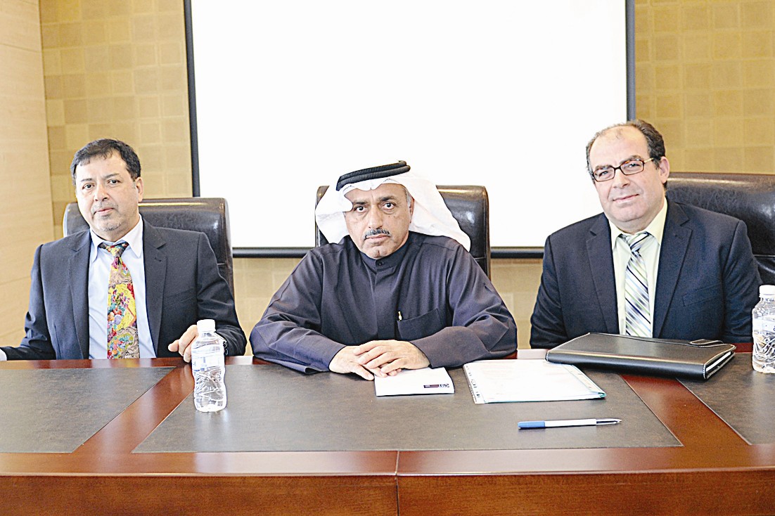 u063au0636u0646u0641u0631 u0645u062au0631u0626u0633u0627 u0627u0644u0627u062cu062au0645u0627u0639 u0648u0625u0644u0649 u064au0645u064au0646u0647 u0627u0644u0635u0627u0644u062d (u062au0635u0648u064au0631 u062cu0627u0633u0645 u0628u0627u0631u0648u0646)