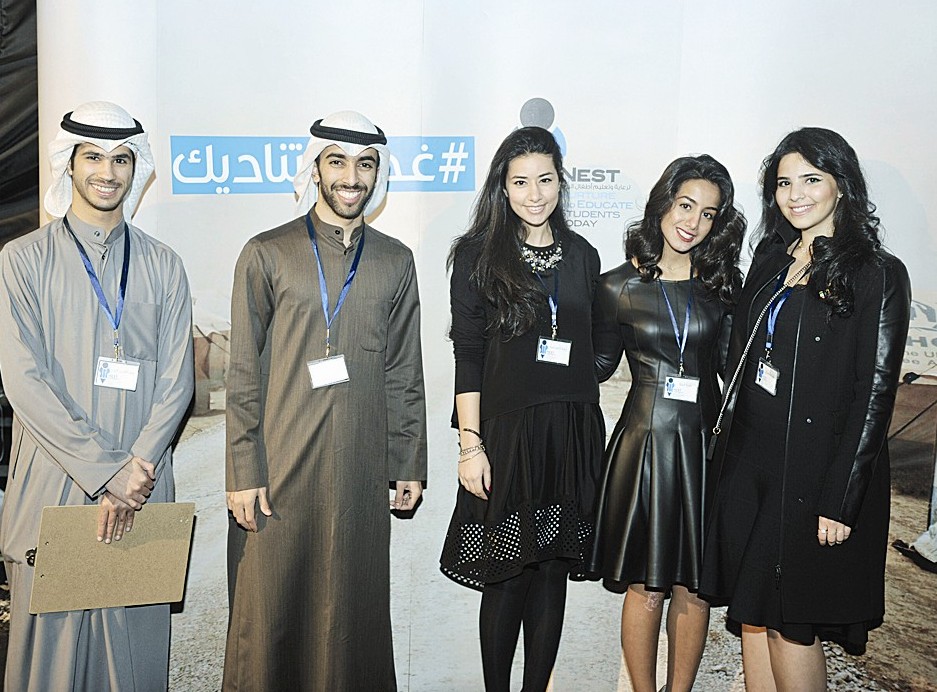 نور الصباح ومنيرة الملا ونزهة خورشيد وسعود الزامل وعبدالعزيز البدر