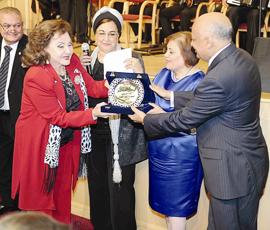 ... ومكرما الفنانة ليلى طاهر