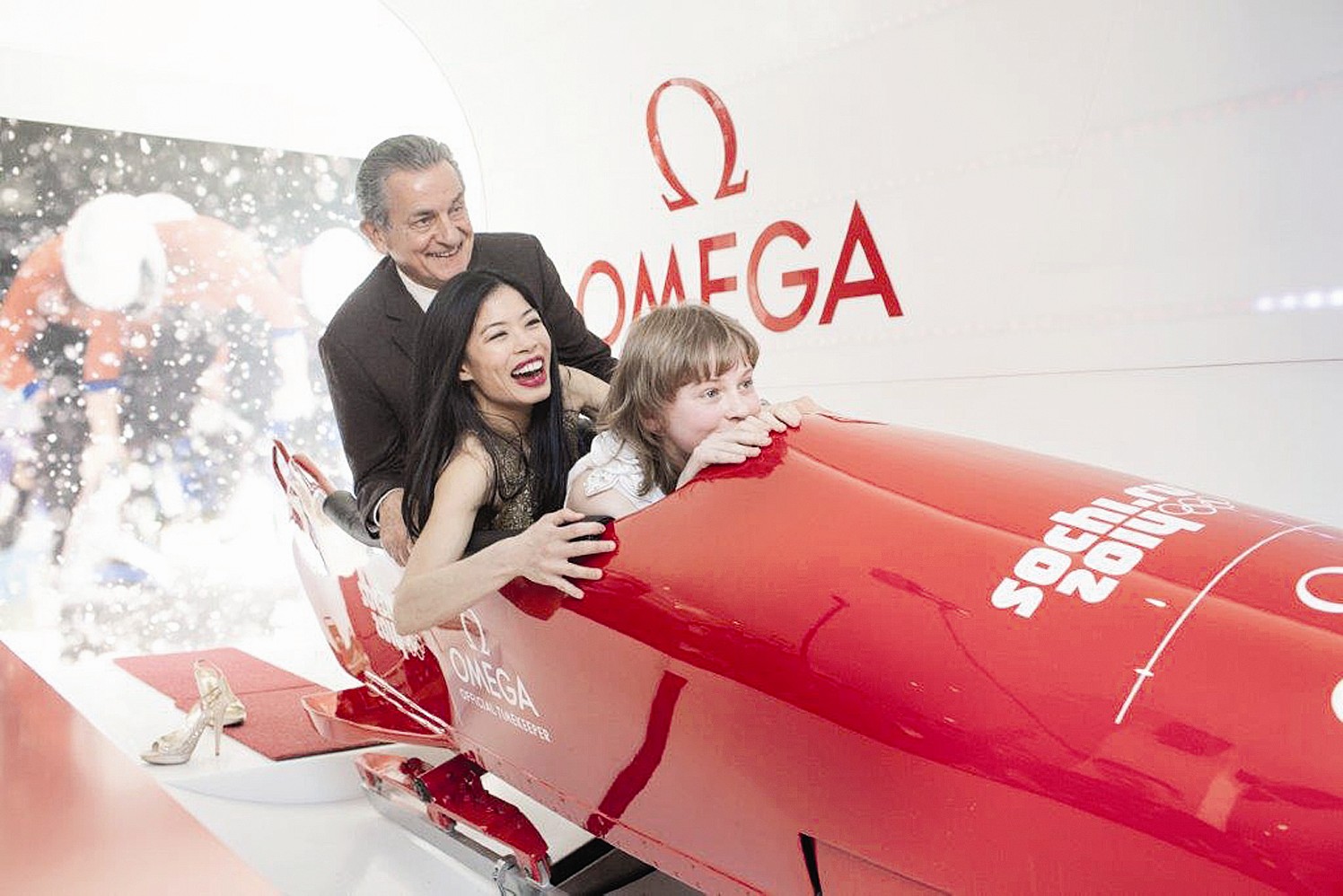 فانيسا خلال زيارتها لجناح «أوميغا»