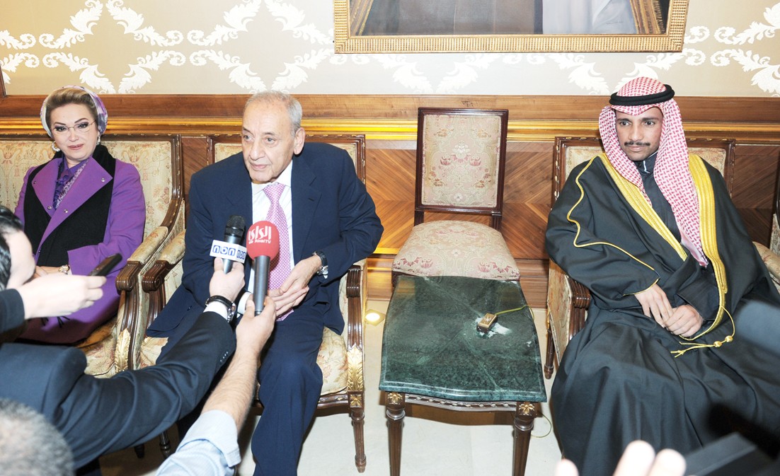 بري يتحدث لـ«الراي» وإلى جواره عقيلته التي ترافقه في الزيارة