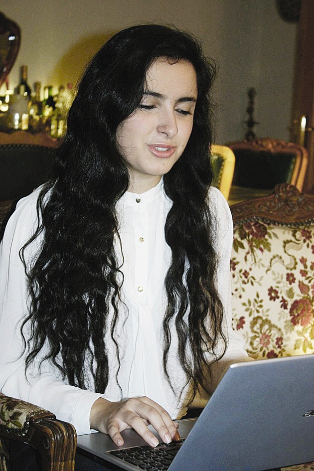 صوت جميل وخطوات متأنية