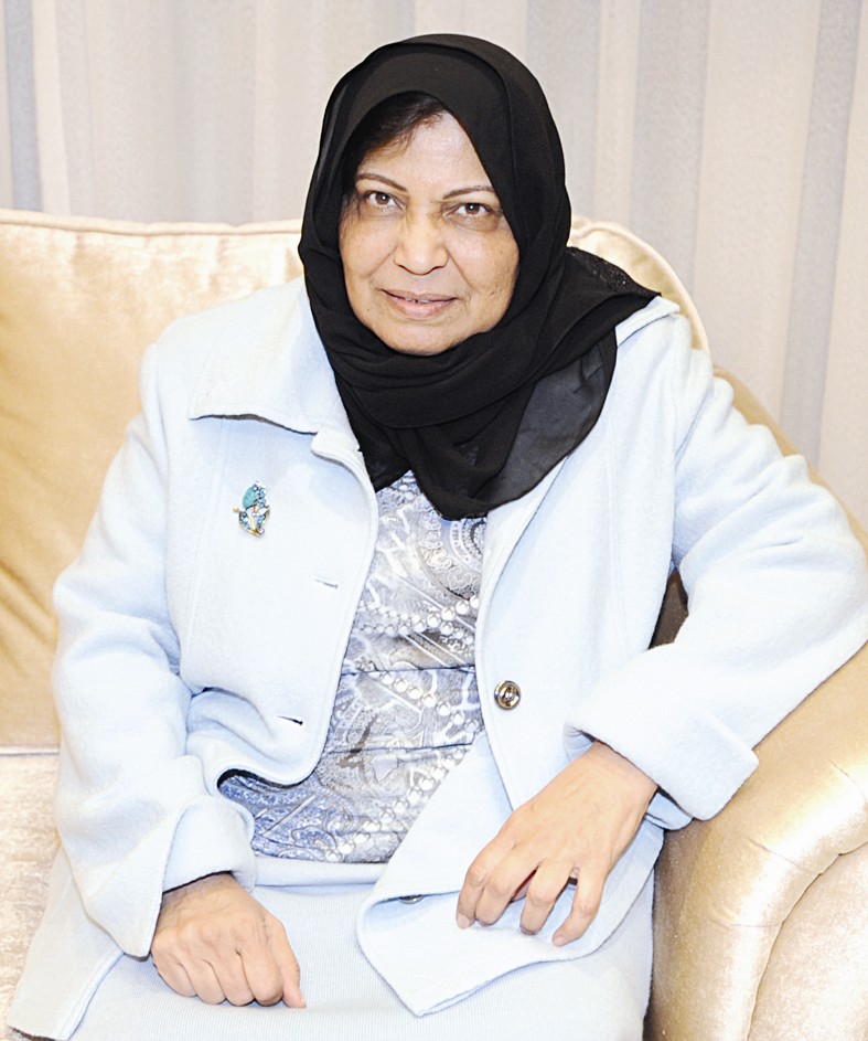 عواطف القطان ونظرة لعدسة «الراي» (تصوير كرم ذياب)