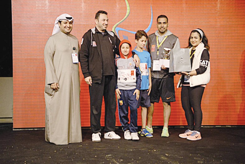 u062au0648u0632u064au0639 u062cu0648u0627u0626u0632 u0639u0644u0649 u0627u0644u0641u0627u0626u0632u064au0646