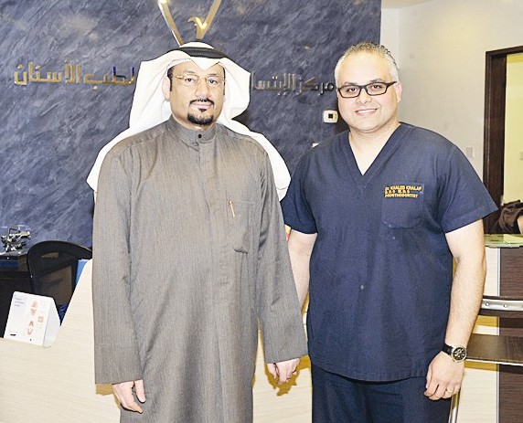 خلف مع الزميل ناصر الفرحان (تصوير نور هنداوي)