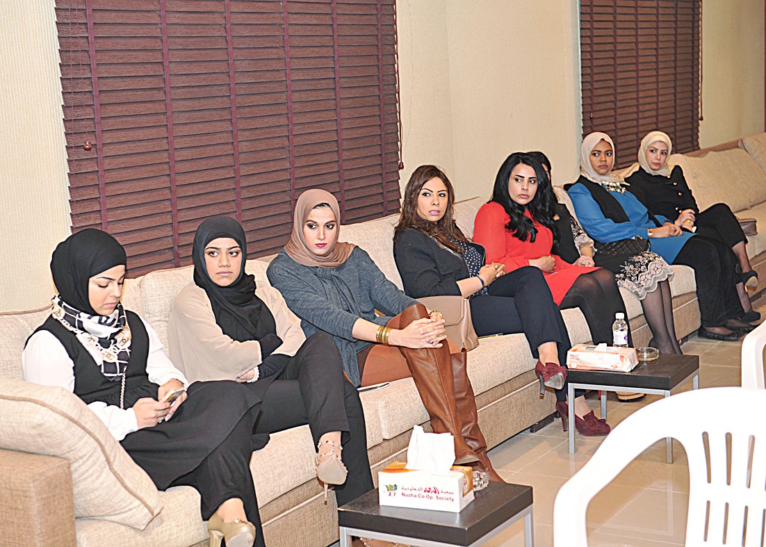 ... وحضور نسائي