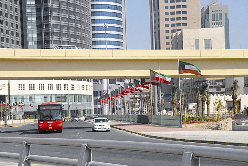 أعلام الكويت تزّين الشوارع
