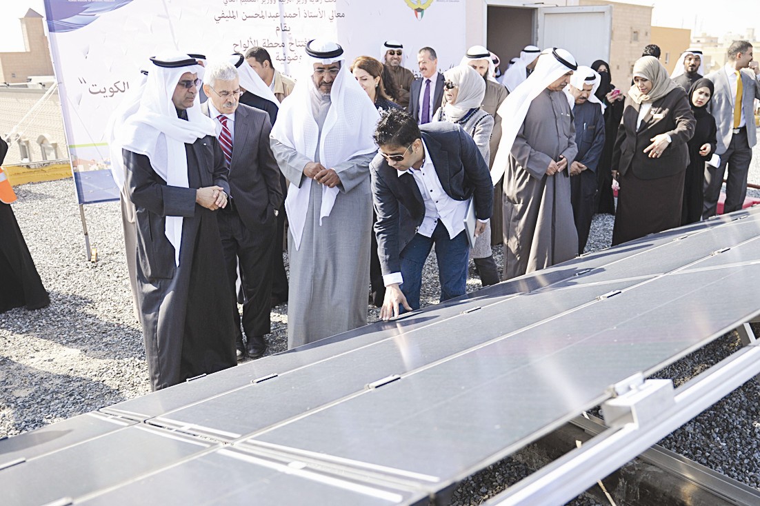 الألواح الشمسية فوق المدارس