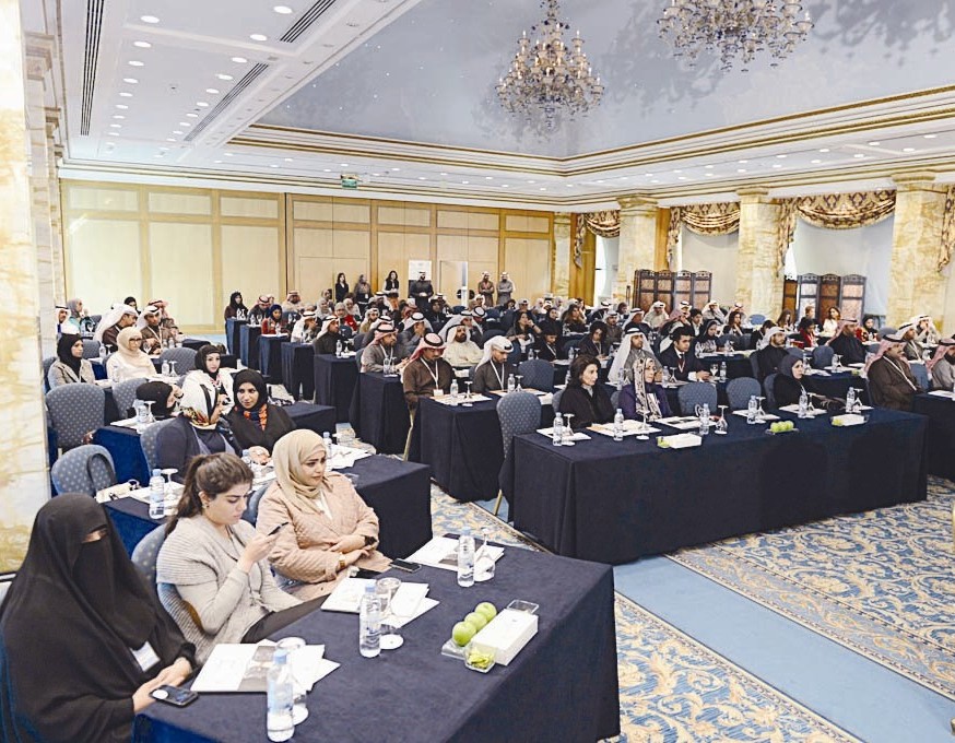 متابعة (تصوير أسعد عبدالله)