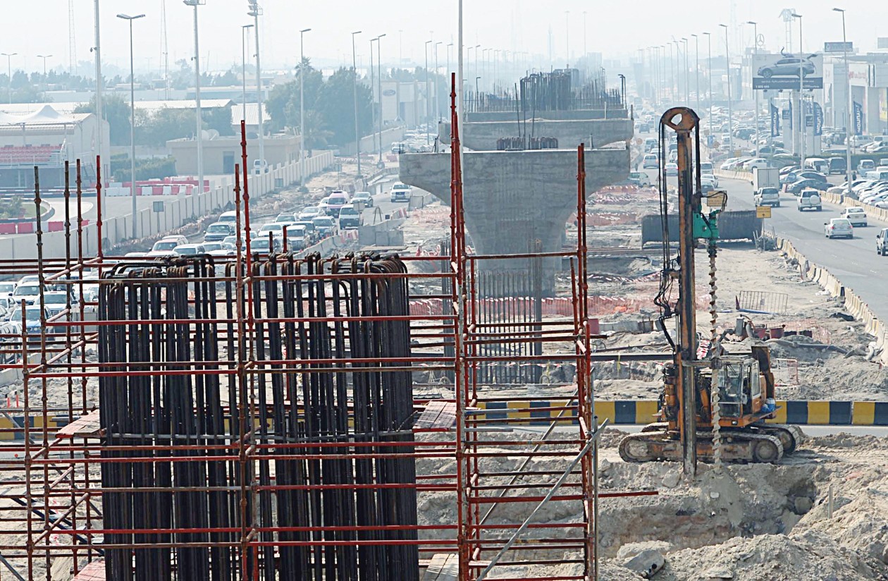 العمل يجري على قدم وساق للانتهاء من المشروع