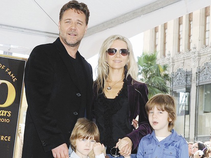 مع زوجته السابقة دانيلا وأولاده