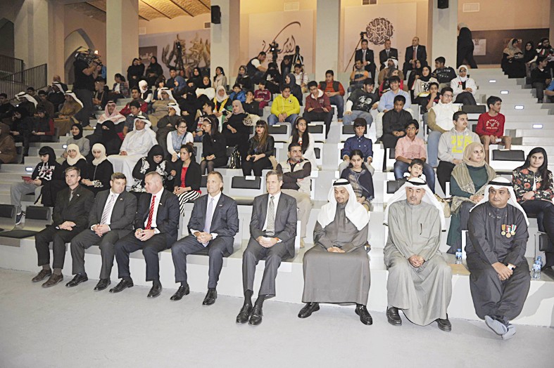 u062cu0627u0646u0628 u0645u0646 u0627u0644u062du0636u0648u0631 (u062au0635u0648u064au0631 u0646u0648u0631 u0647u0646u062fu0627u0648u064a)