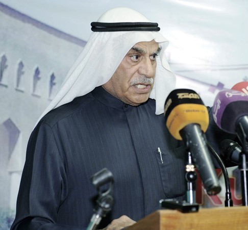 السعدون متحدثاً في الندوة