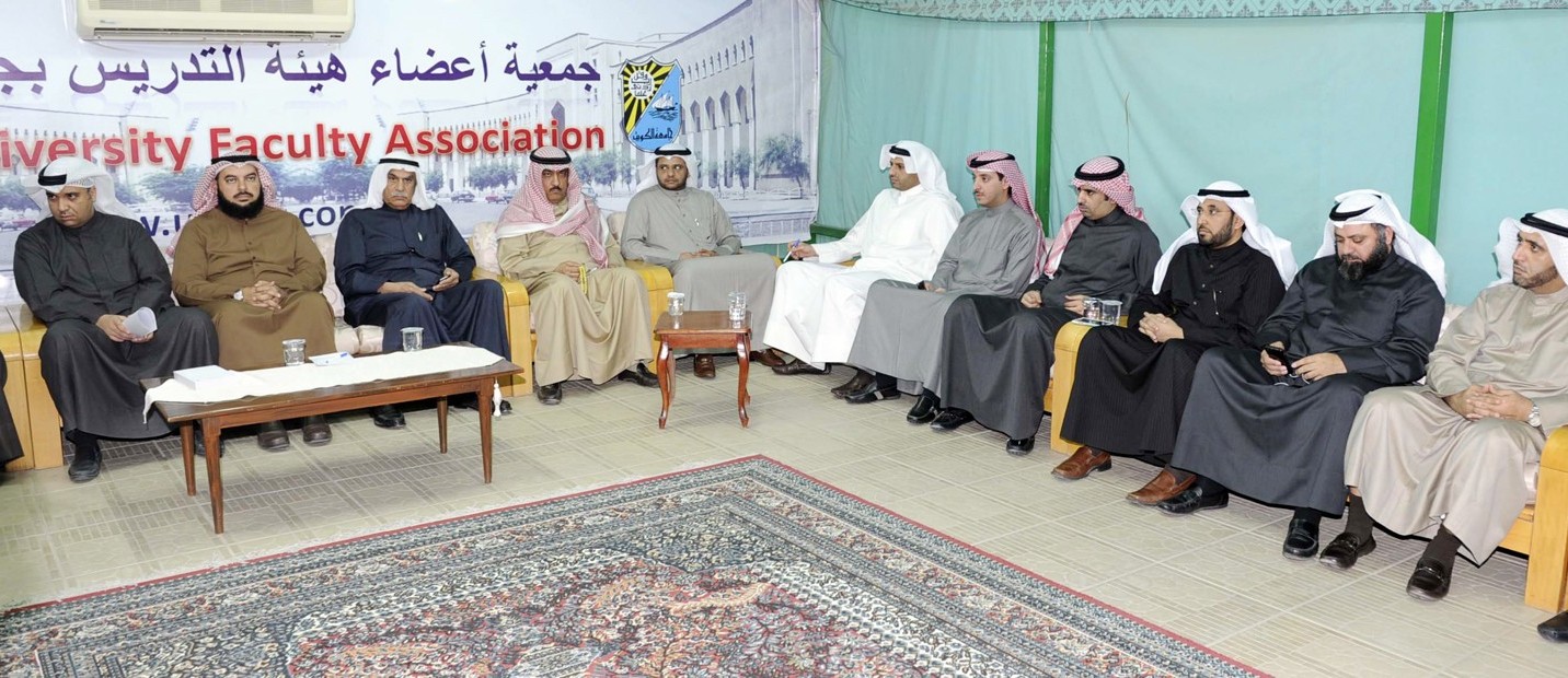 المتحدثون في الندوة (تصوير نايف العقلة)