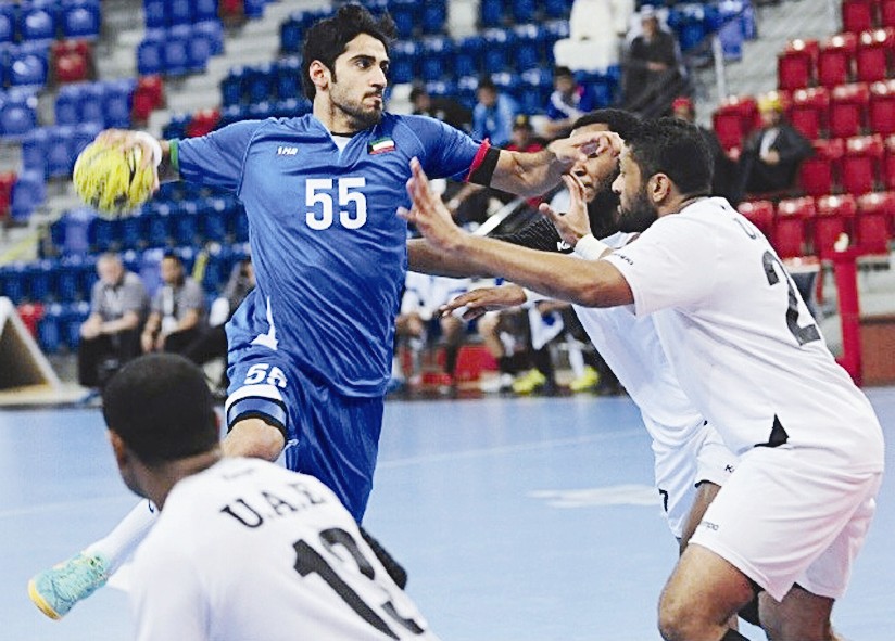 u0639u0628u062f u0627u0644u0644u0647 u0627u0644u062eu0645u064au0633 u0623u0645u0627u0645 u0627u0644u0625u0645u0627u0631u0627u062a u0641u064a u0627u0644u062cu0648u0644u0629 u0627u0644u0645u0627u0636u064au0629