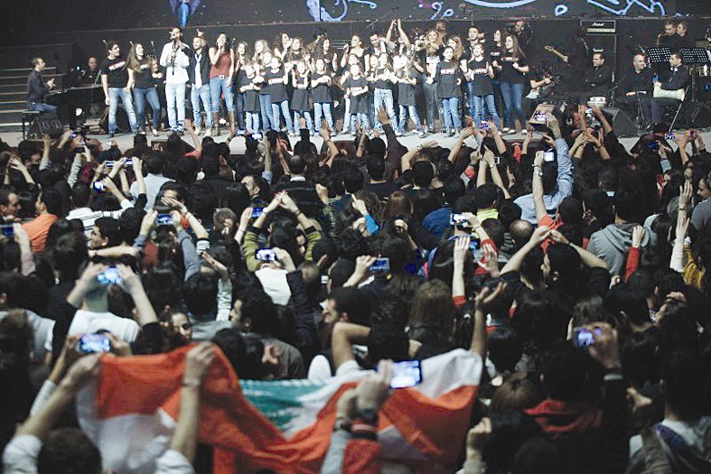 حشود تابعت الليلة الغنائية