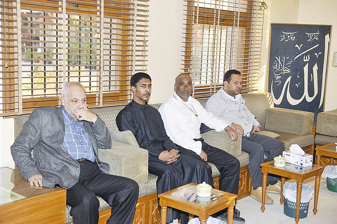 تأثر على وجوه بعض المعزين  (تصوير نور هنداوي)